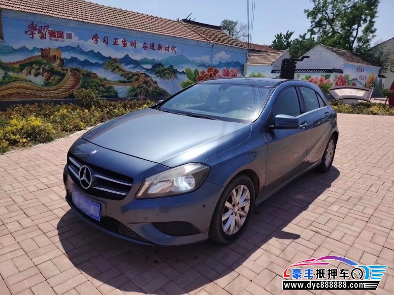 14年奔驰A轿车抵押车出售