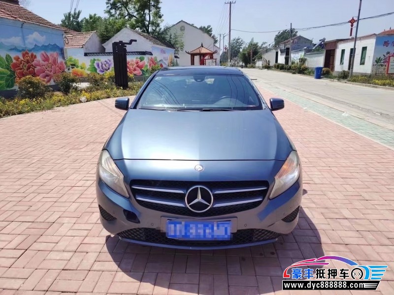 14年奔驰A轿车抵押车出售