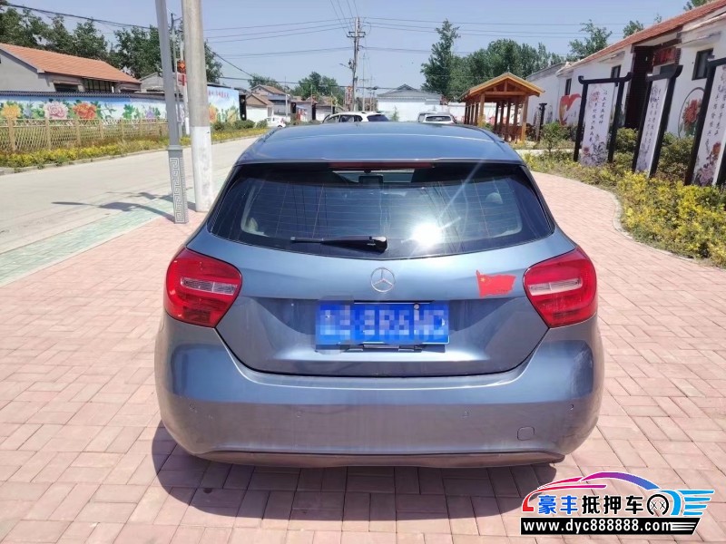 14年奔驰A轿车抵押车出售