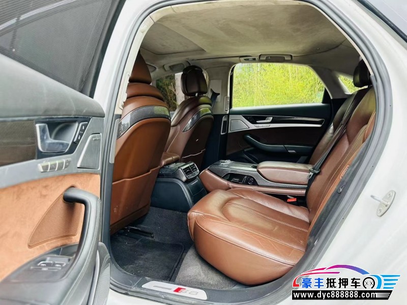 14年奥迪S8轿车抵押车出售