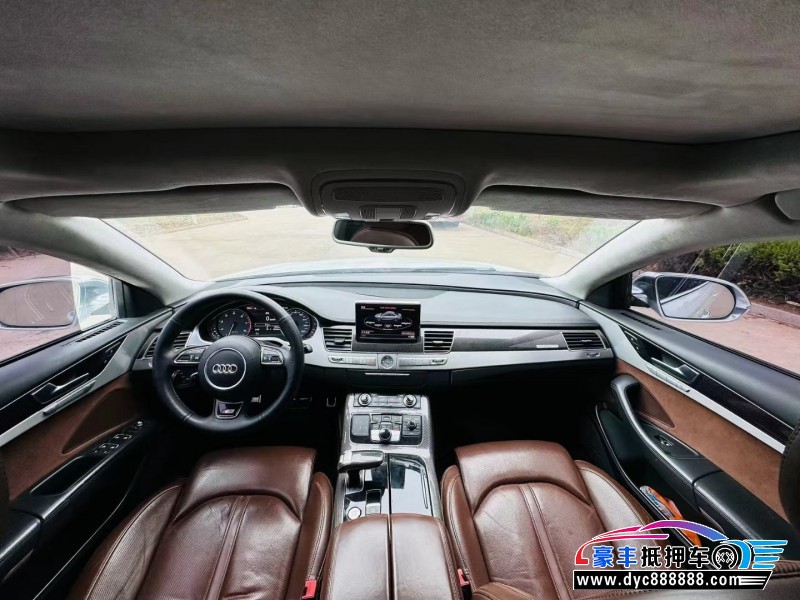 14年奥迪S8轿车抵押车出售