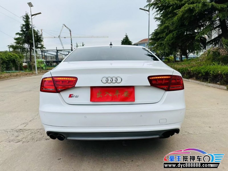 14年奥迪S8轿车抵押车出售