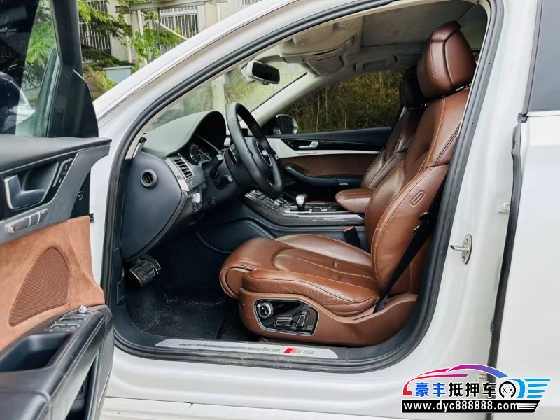 14年奥迪S8轿车抵押车出售