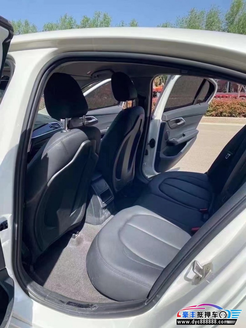 20年宝马1系轿车抵押车出售