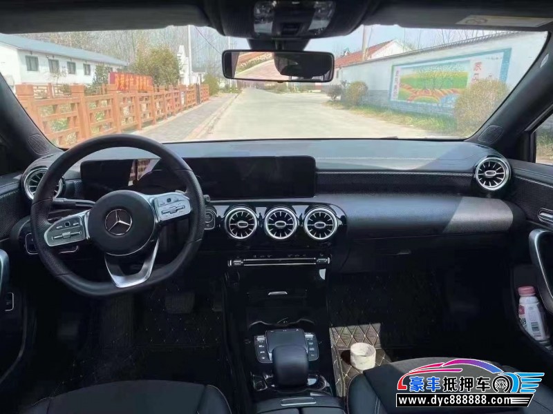 21年奔驰A轿车抵押车出售