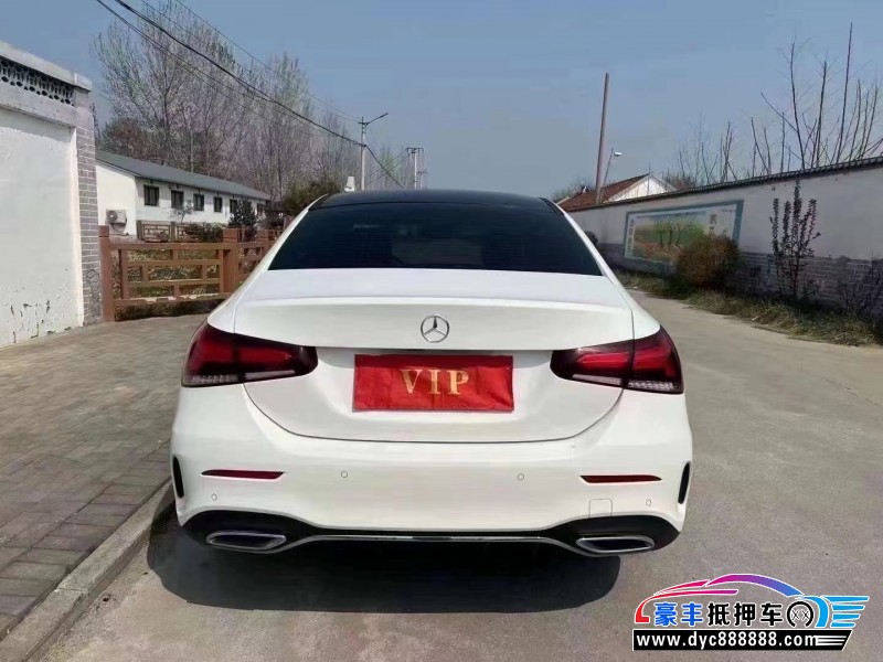 21年奔驰A轿车抵押车出售