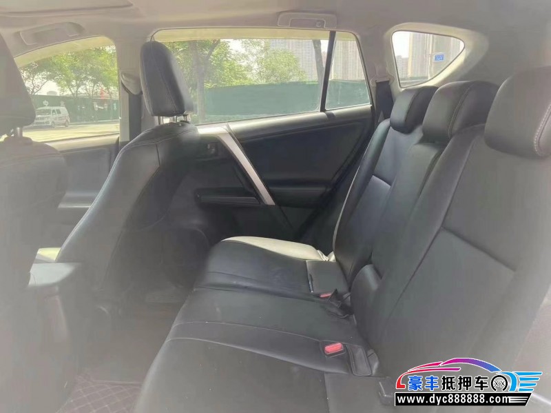 19年丰田RAV4荣放轿车抵押车出售