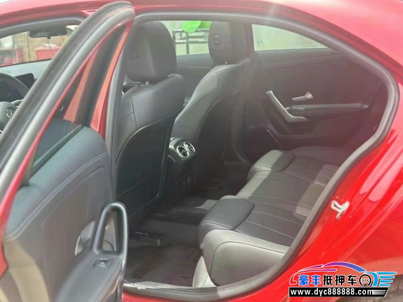 23年奔驰A轿车抵押车出售