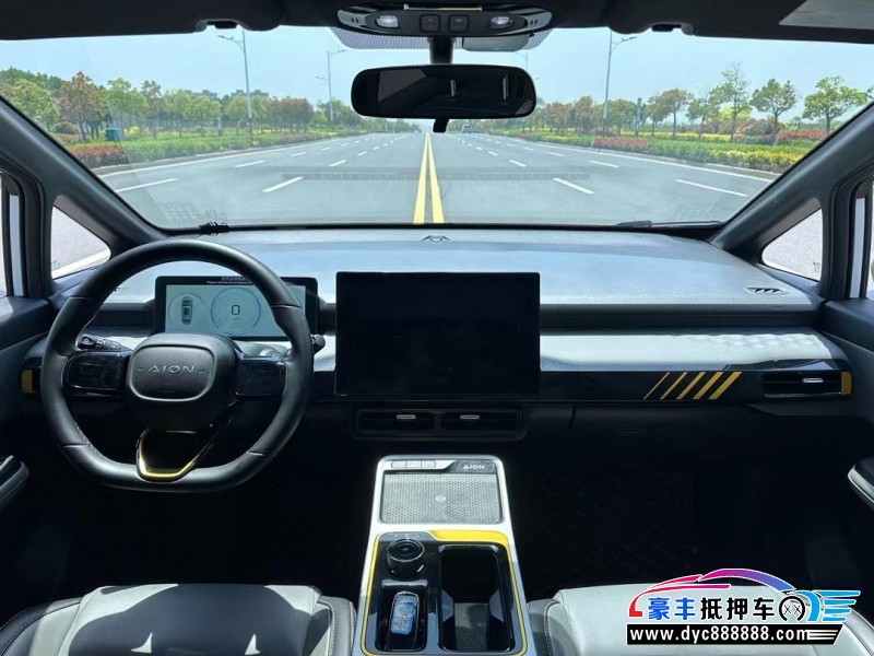 22年埃安Y70轿车抵押车出售