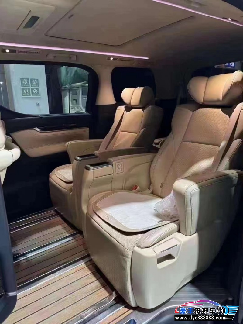 16年丰田埃尔法轿车抵押车出售