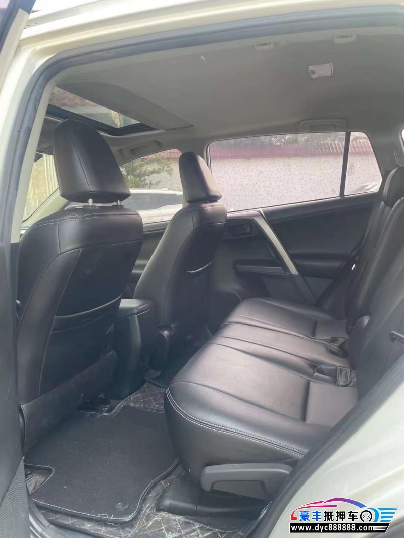 17年丰田RAV4轿车抵押车出售