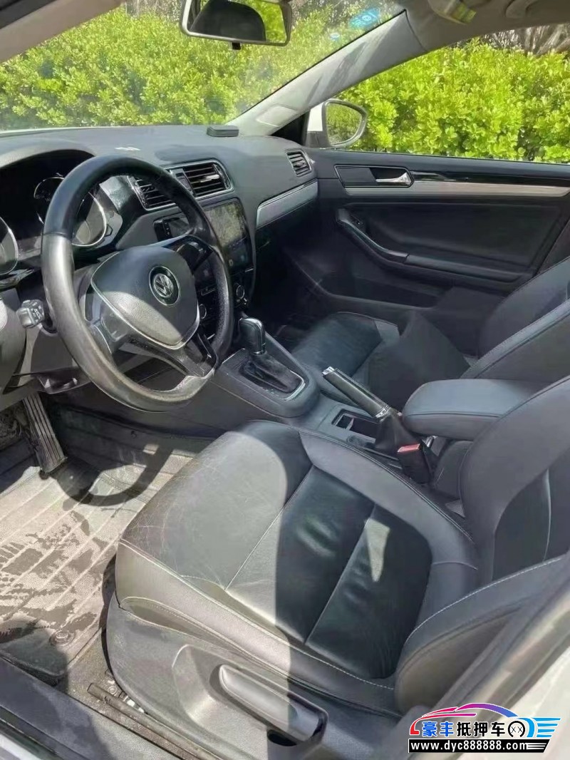 16年大众速腾轿车抵押车出售