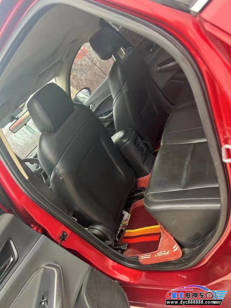 15年福特福睿斯轿车抵押车出售