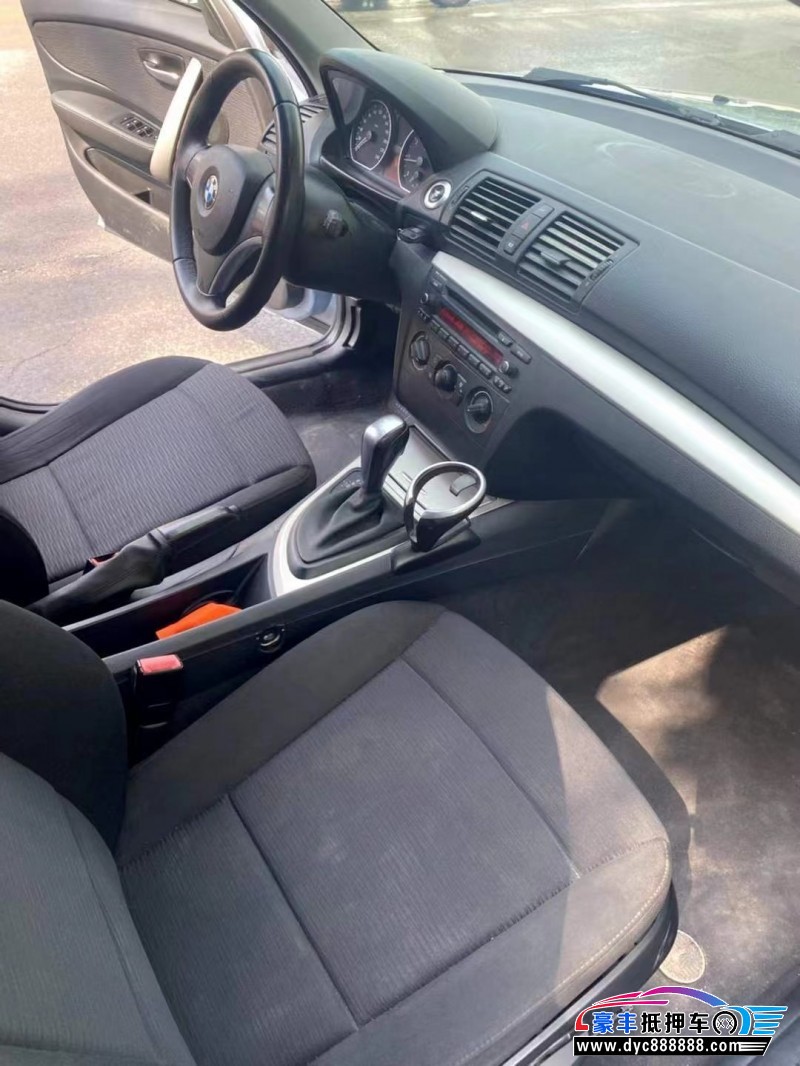 10年宝马1系轿车抵押车出售