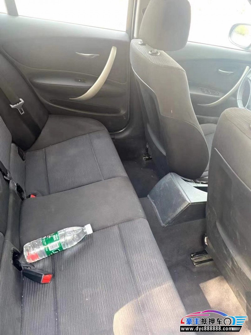 10年宝马1系轿车抵押车出售