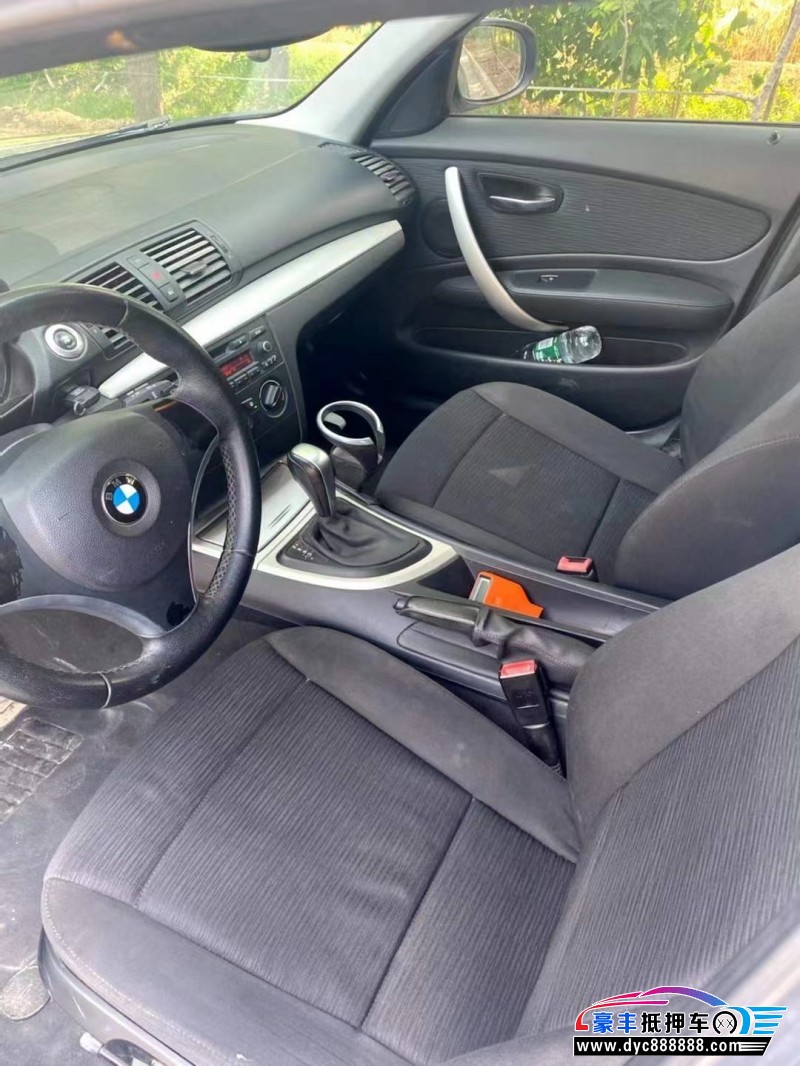 10年宝马1系轿车抵押车出售