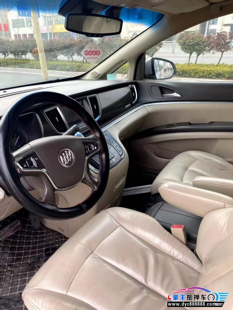 11年别克GL8轿车抵押车出售