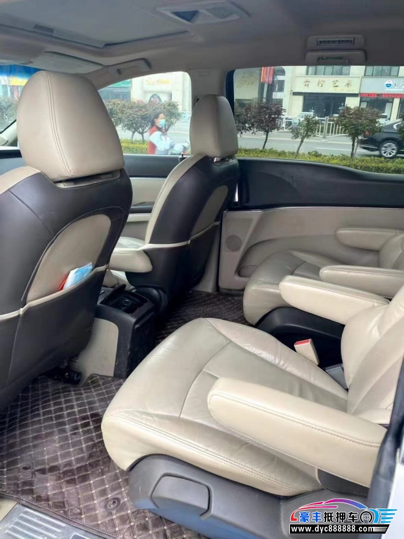 11年别克GL8轿车抵押车出售