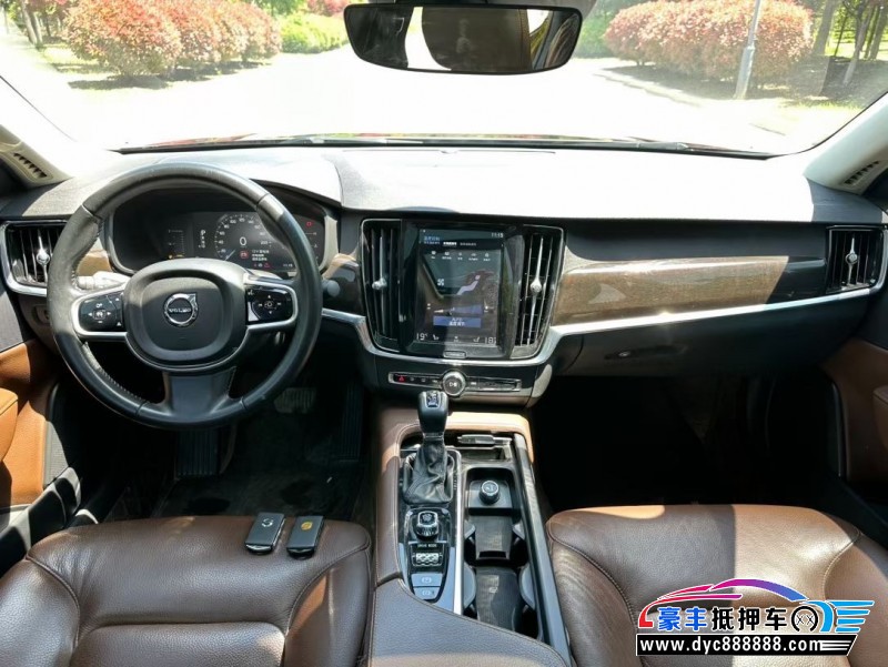 17年沃尔沃S90轿车抵押车出售