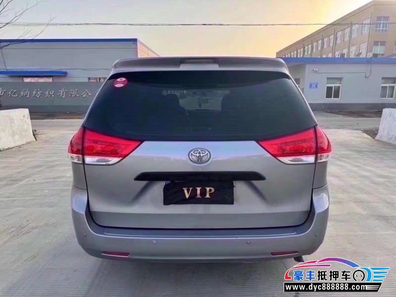 13年丰田塞纳轿车抵押车出售