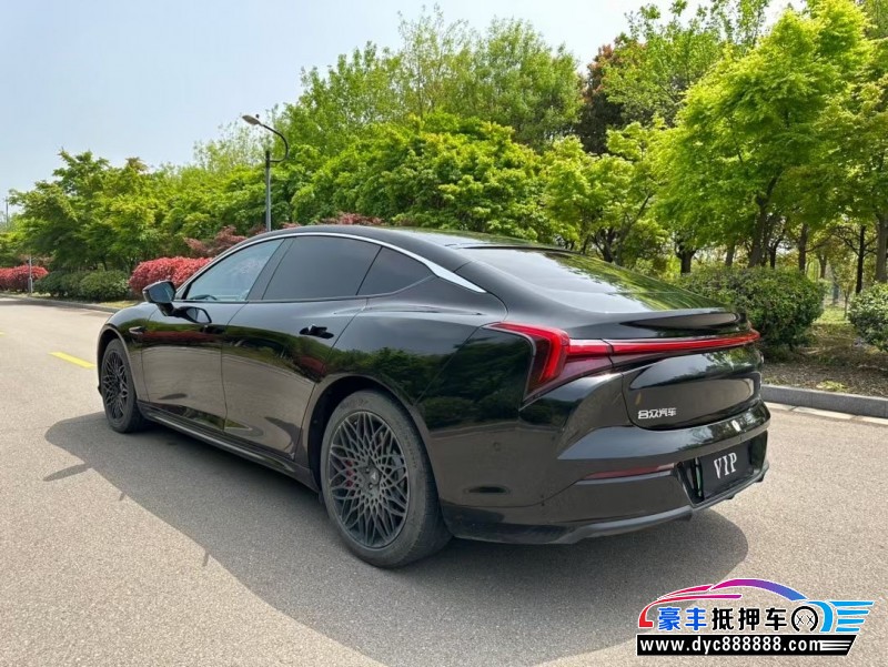 23年哪吒S轿车抵押车出售