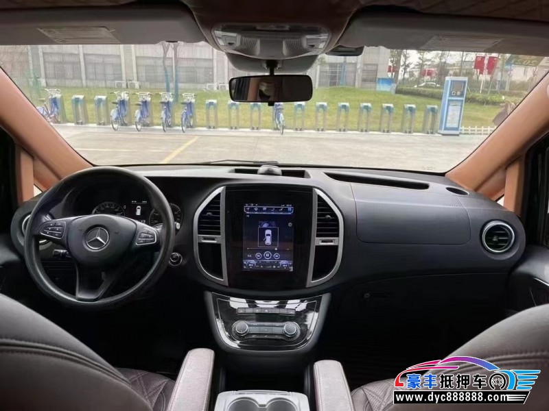 17年奔驰M级轿车抵押车出售