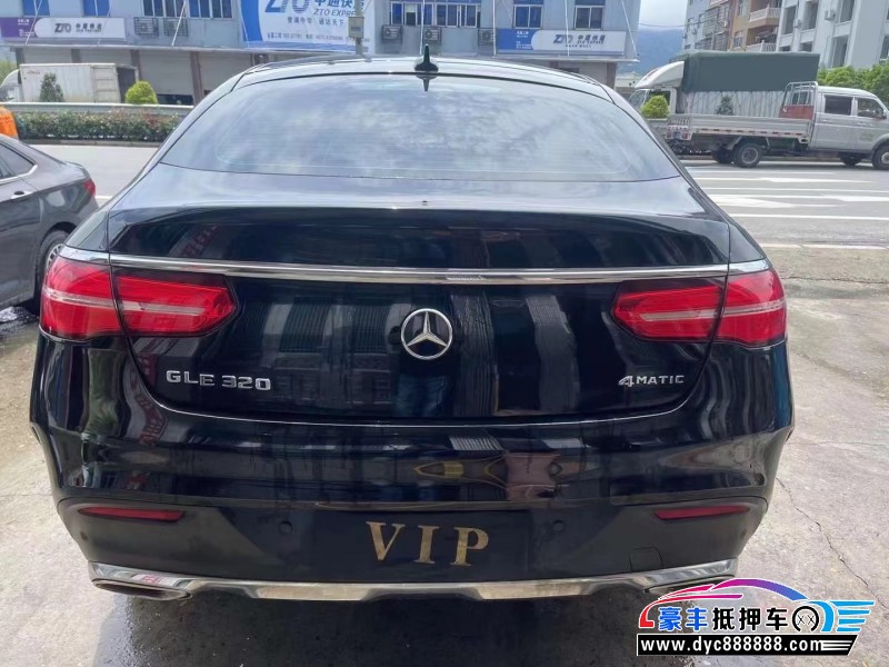 17年奔驰GLE轿车抵押车出售