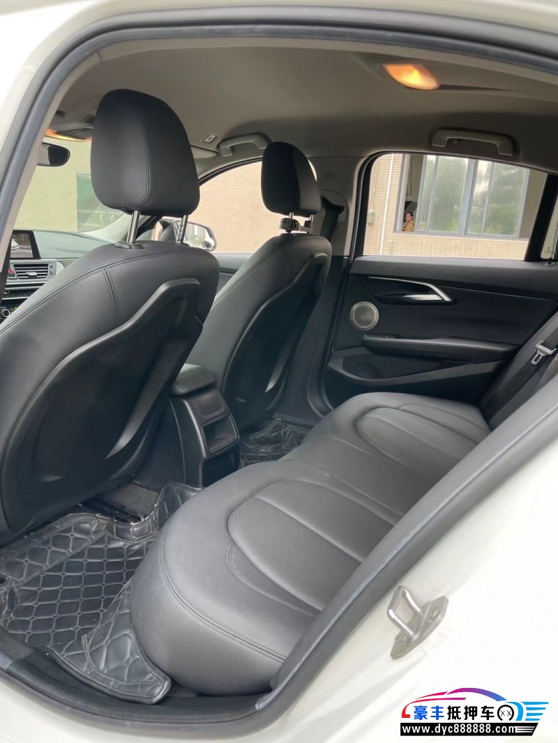 20年宝马1系轿车抵押车出售