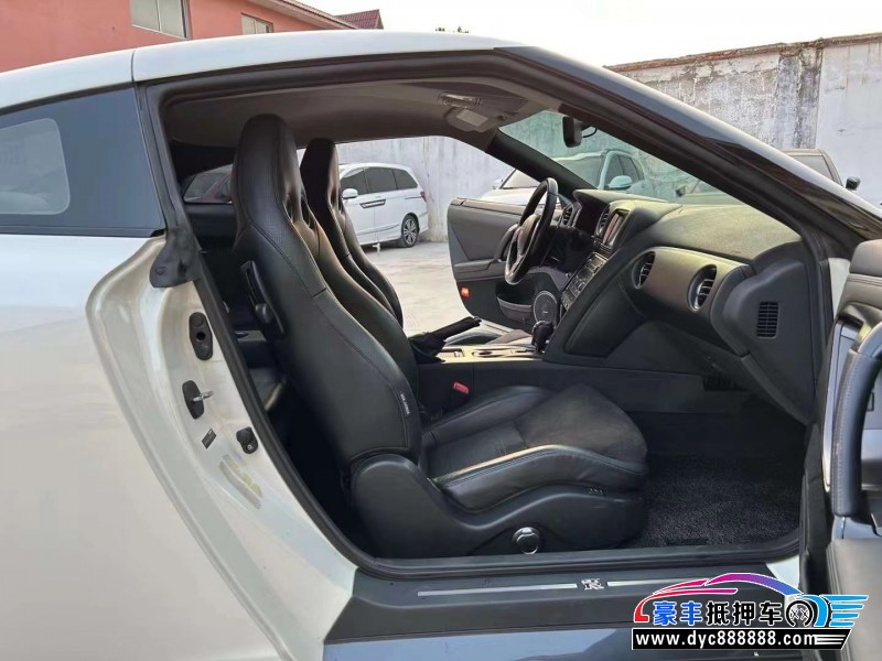 14年日产战神轿车抵押车出售