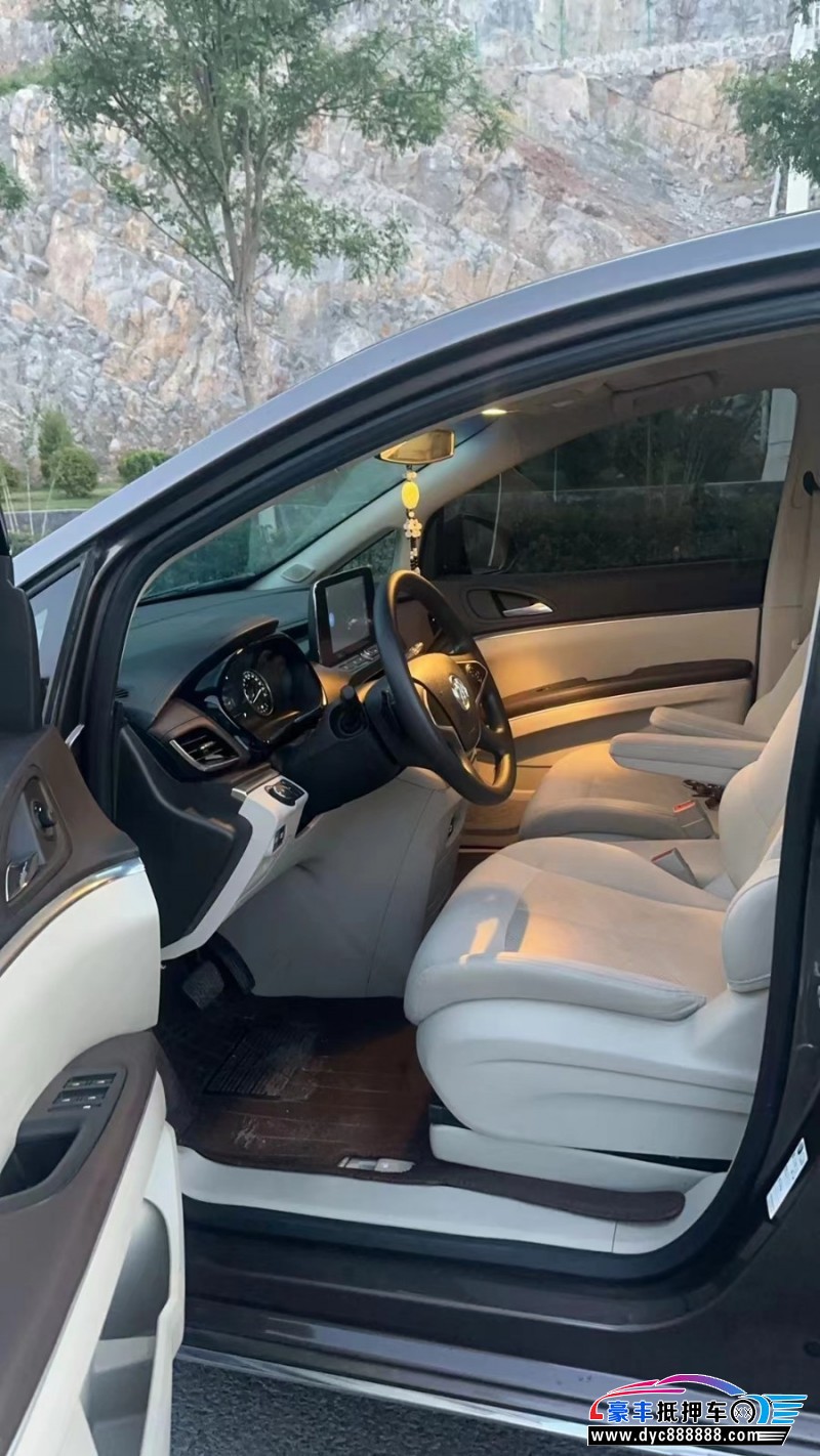 23年别克GL8轿车抵押车出售