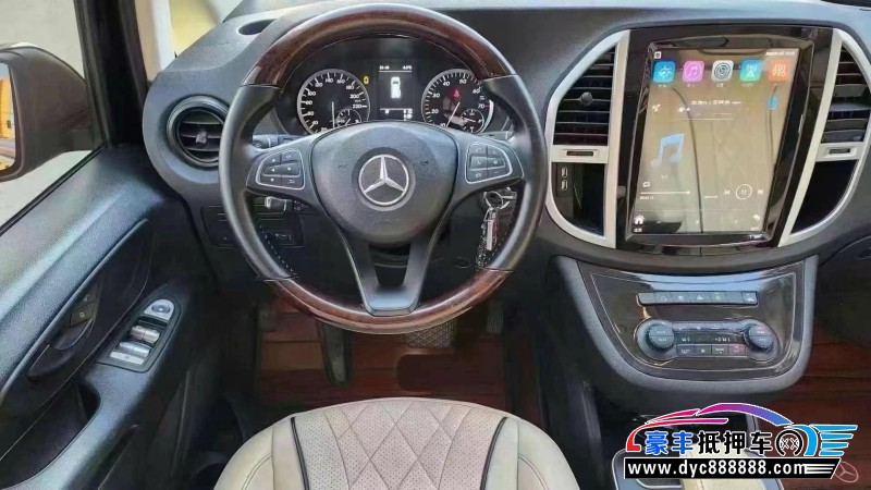 18年奔驰威霆轿车抵押车出售