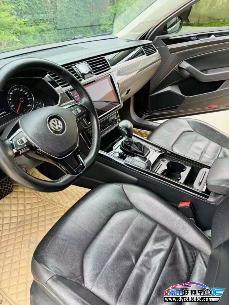 17年大众辉昂轿车抵押车出售