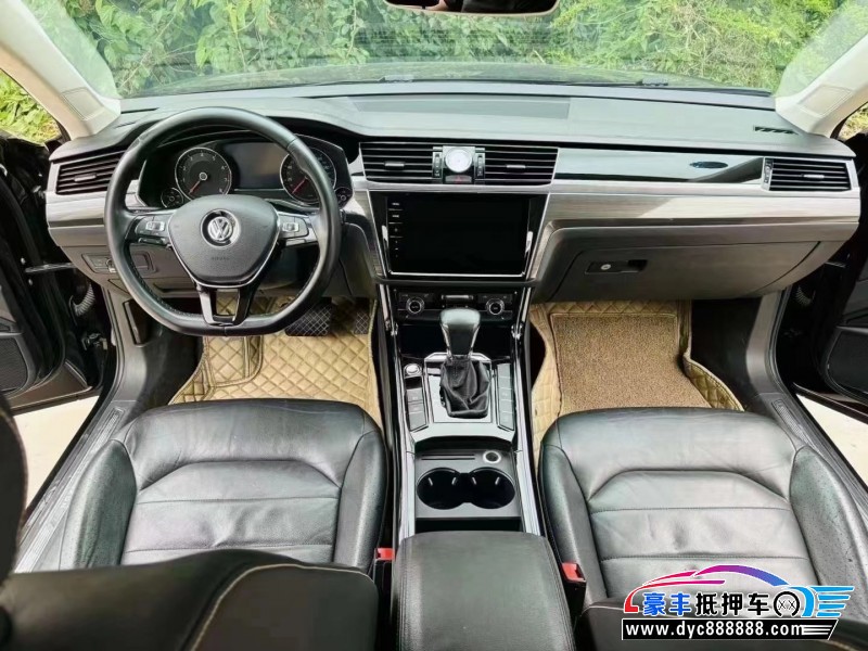 17年大众辉昂轿车抵押车出售