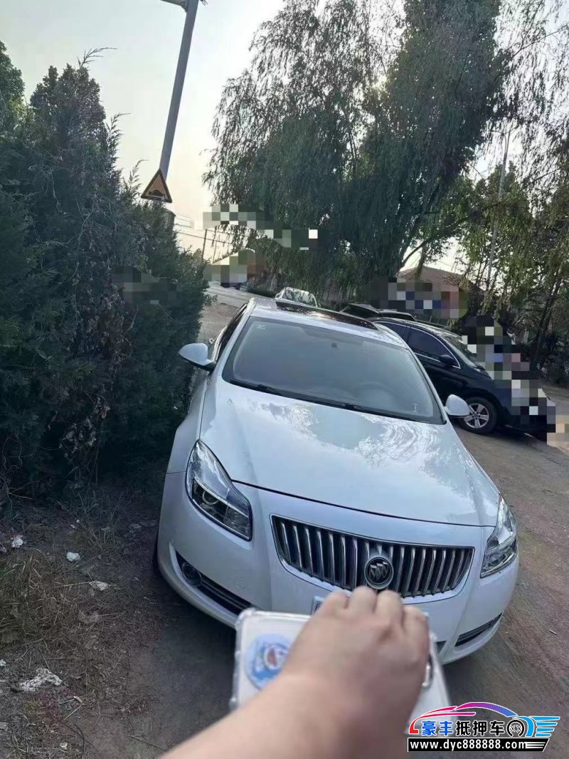 13年别克君威轿车抵押车出售