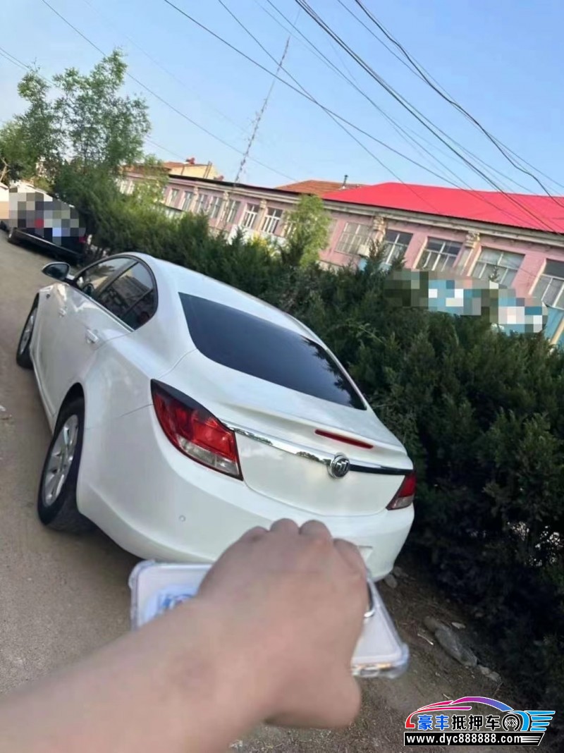 13年别克君威轿车抵押车出售