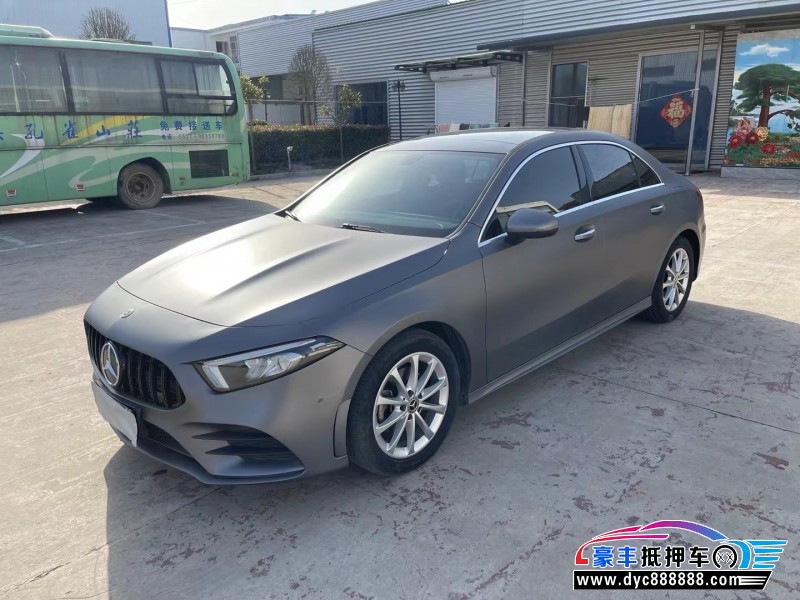 19年奔驰A轿车抵押车出售