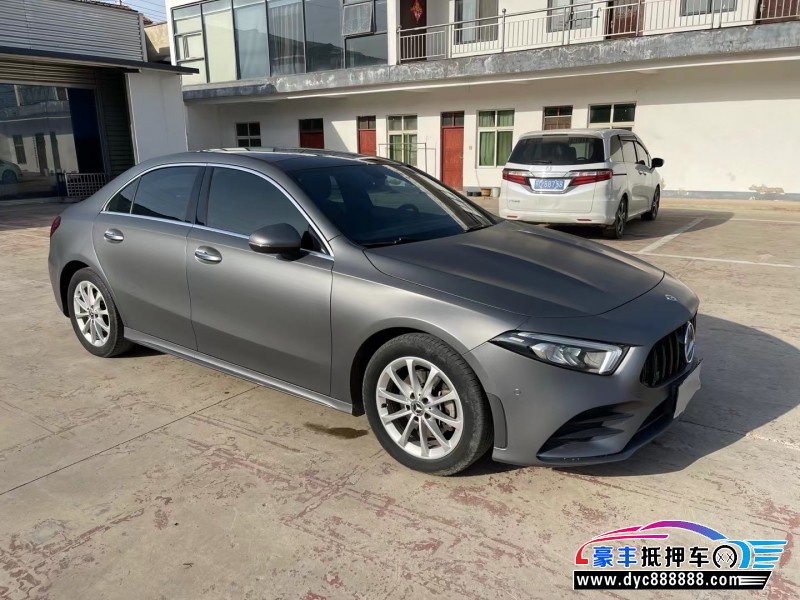 19年奔驰A轿车抵押车出售