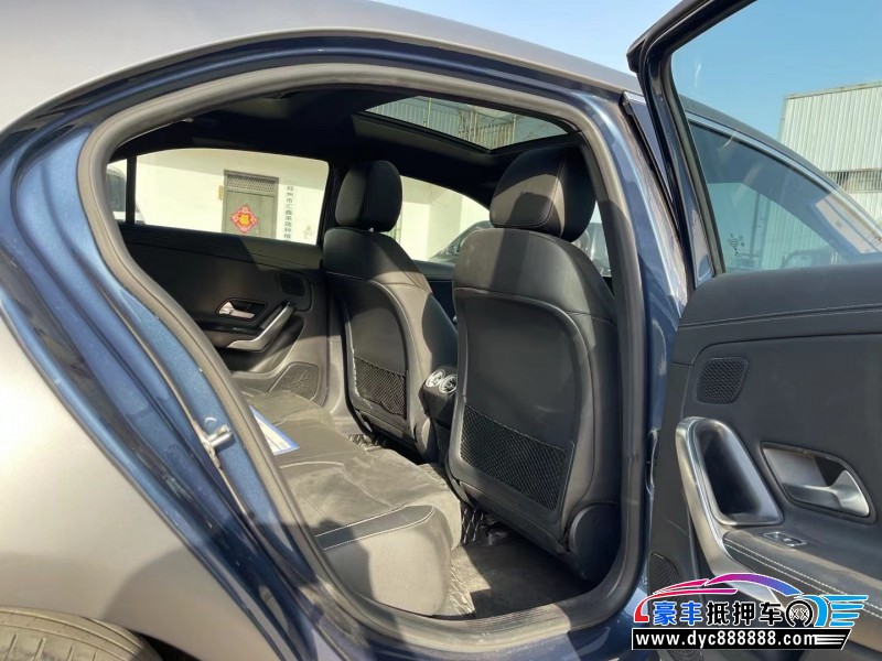 19年奔驰A轿车抵押车出售