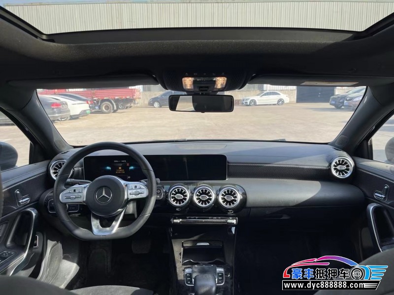 19年奔驰A轿车抵押车出售