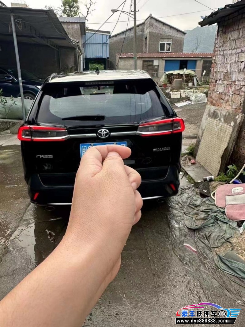 22年丰田威兰达轿车抵押车出售