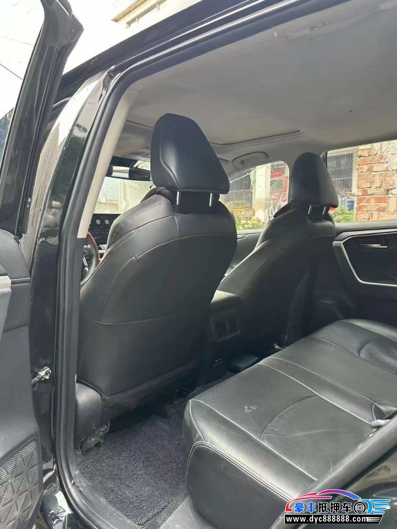 22年丰田威兰达轿车抵押车出售