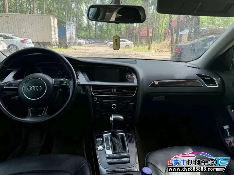 13年奥迪A4轿车抵押车出售