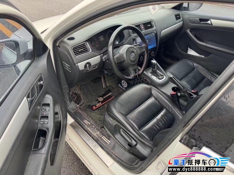 13年大众速腾轿车抵押车出售