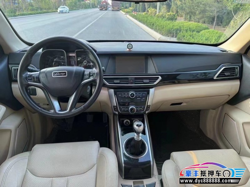 17年众泰大迈X5轿车抵押车出售