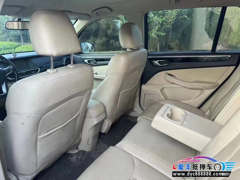 17年众泰大迈X5轿车抵押车出售