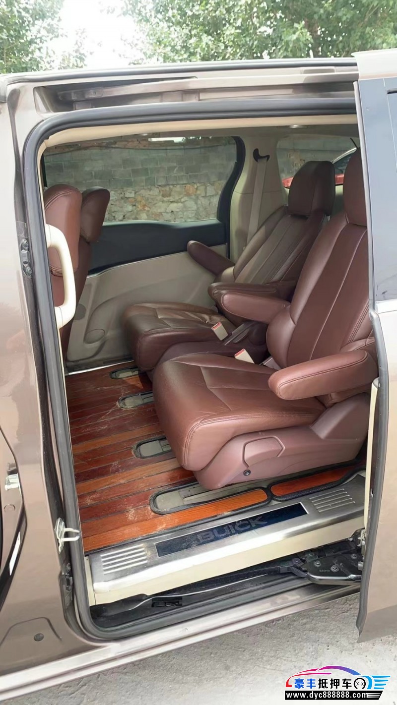 15年别克GL8轿车抵押车出售