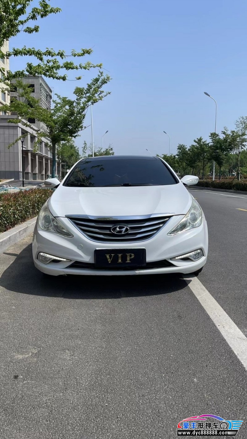 13年现代索纳塔轿车抵押车出售