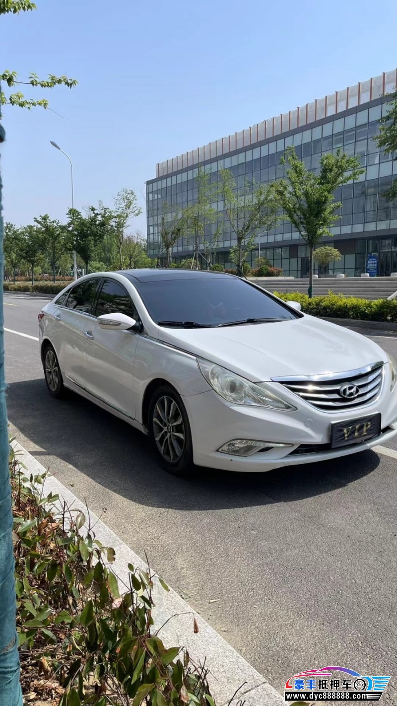 13年现代索纳塔轿车抵押车出售