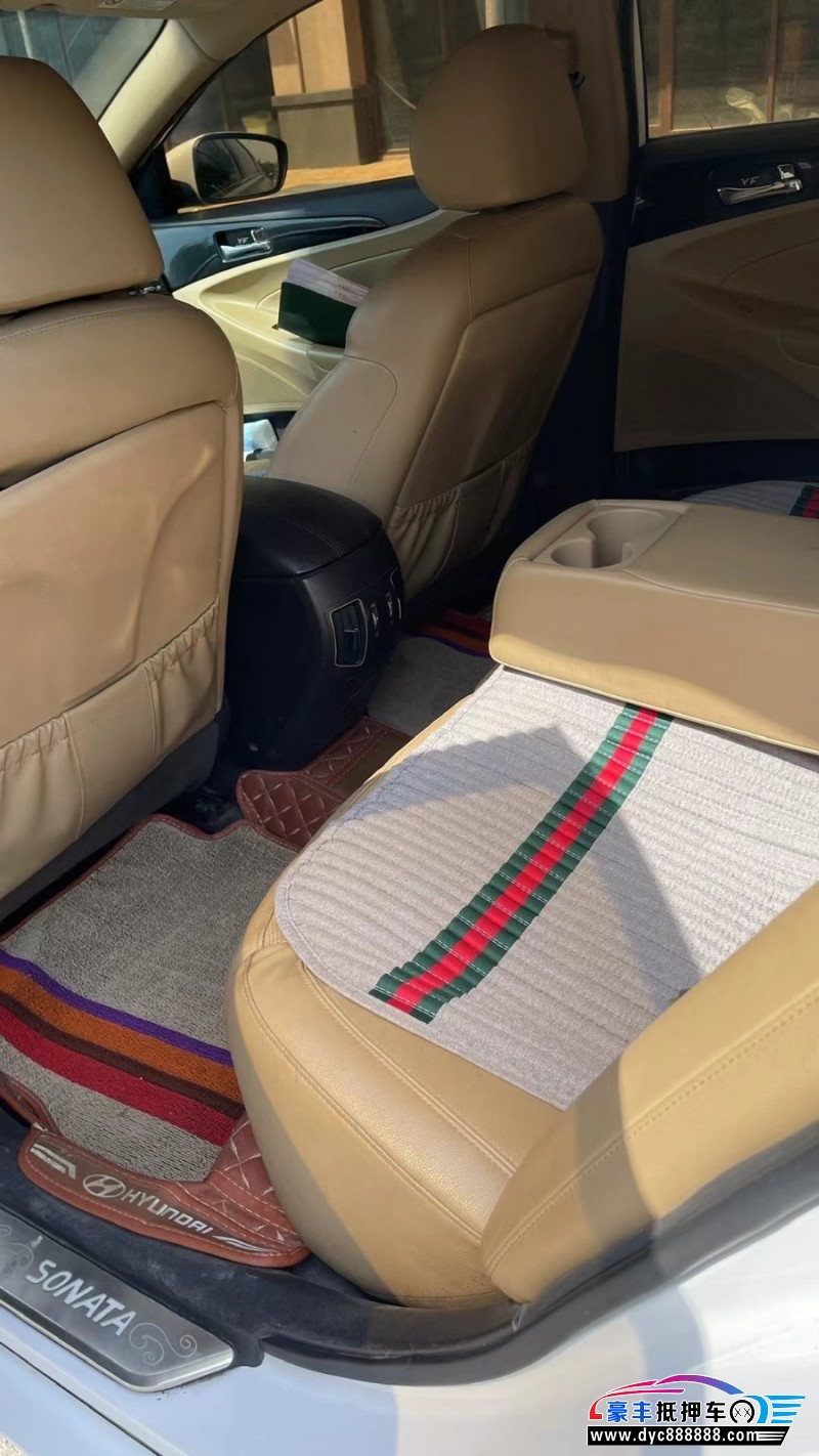 13年现代索纳塔轿车抵押车出售