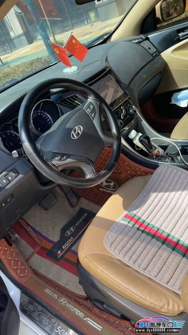 13年现代索纳塔轿车抵押车出售